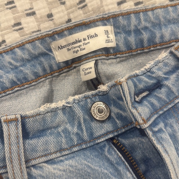 Abercrombie Vintage Flare High Rise Jean (Curve Love) - Picture 3 of 3